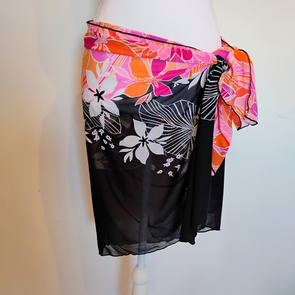 Floral Sarong Wrap in Black and Pink - Picture 3 of 10